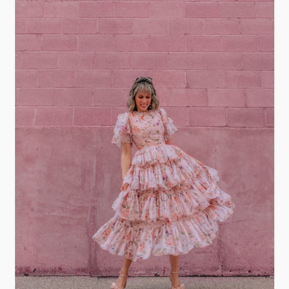 Ivy City Co Pink Floral Tiered Midi Dress